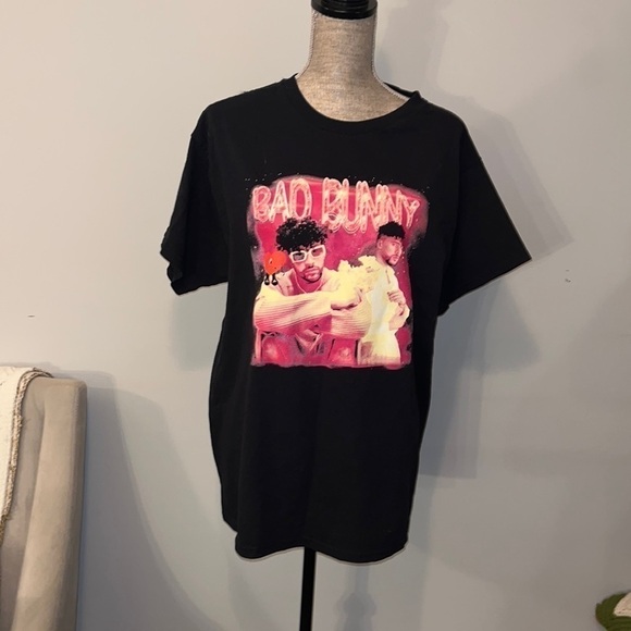 Bad Bunny World's Hottest
Tour 2022 Official Merch
Large T Shirt - Picture 1 of 5
